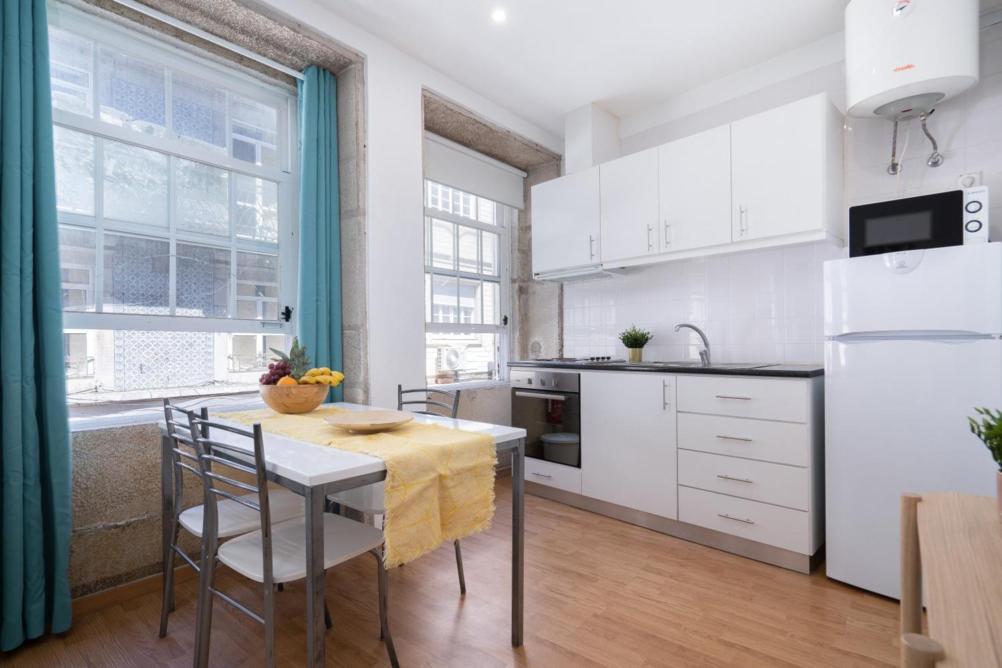 Host Wise - Colorful Fresh Flats - Batalha Apartment Porto Room photo