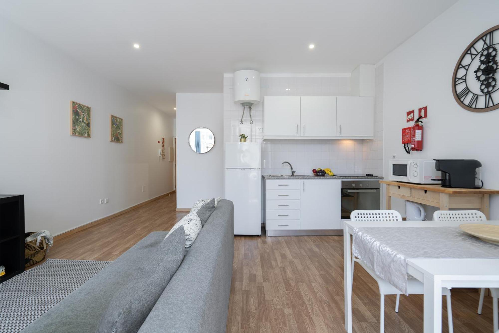 Host Wise - Colorful Fresh Flats - Batalha Apartment Porto Room photo